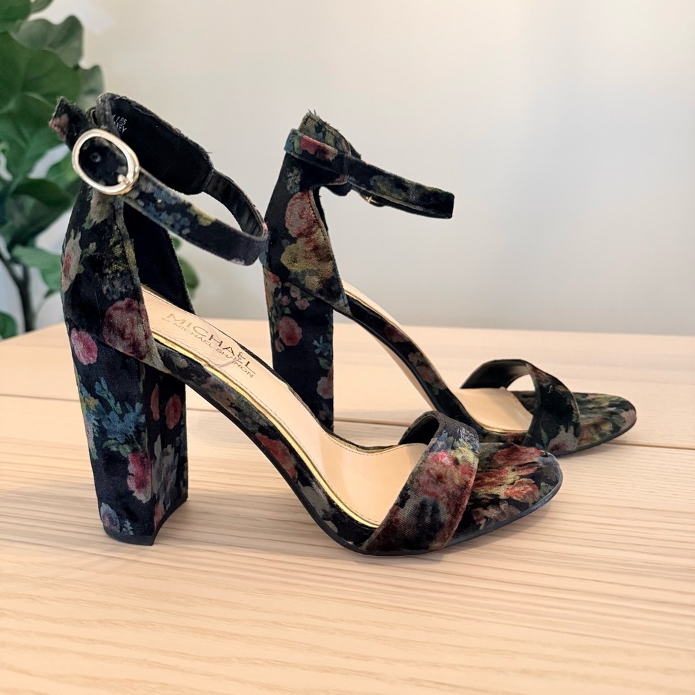 Michael by Michael Shannon Sammey Floral Velvet Block Heel Sandals Sz 8.5 - Picture 2 of 9